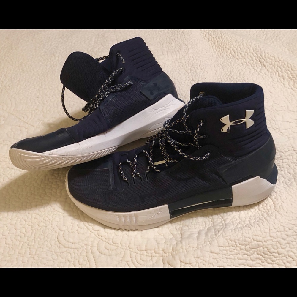 Under Armour size 10.5 basketball shoes